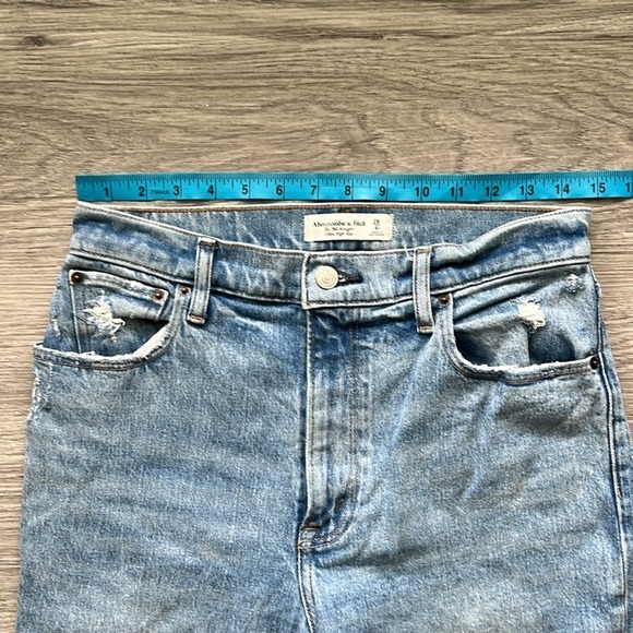 Abercrombie & Fitch - 90's Straight Ultra High Rise Size 28/6R - Picture 3 of 7